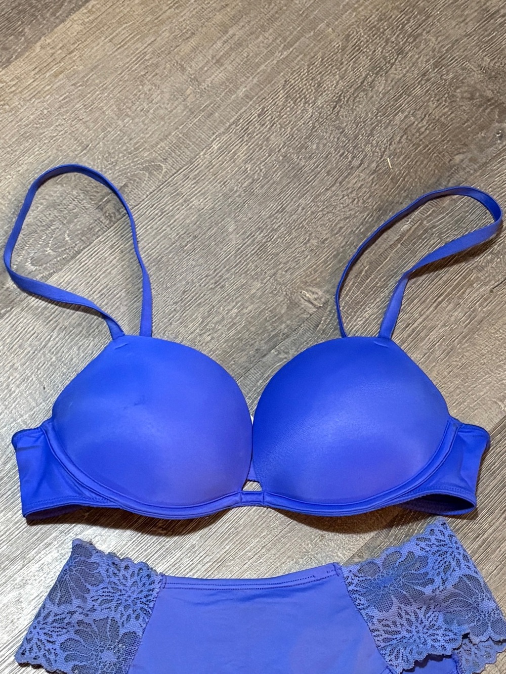 PINK Victoria's Secret Electric Blue T-Shirt Bra